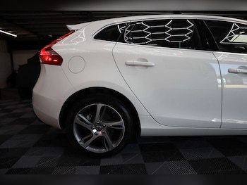Used Volvo V40 2015 for sale - 79162685: Photo