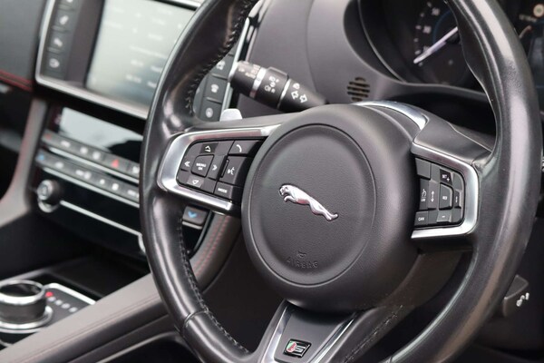 Used Jaguar F-Pace 2017 for sale - 76304390: Photo 25
