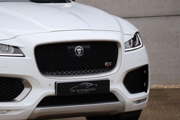 Used Jaguar F-Pace 2017 for sale - 76304390: Photo 8