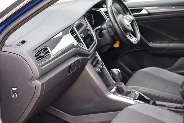 Used Volkswagen T-Roc 2019 for sale - 76304391: Photo 23
