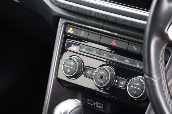 Used Volkswagen T-Roc 2019 for sale - 76304391: Photo 32