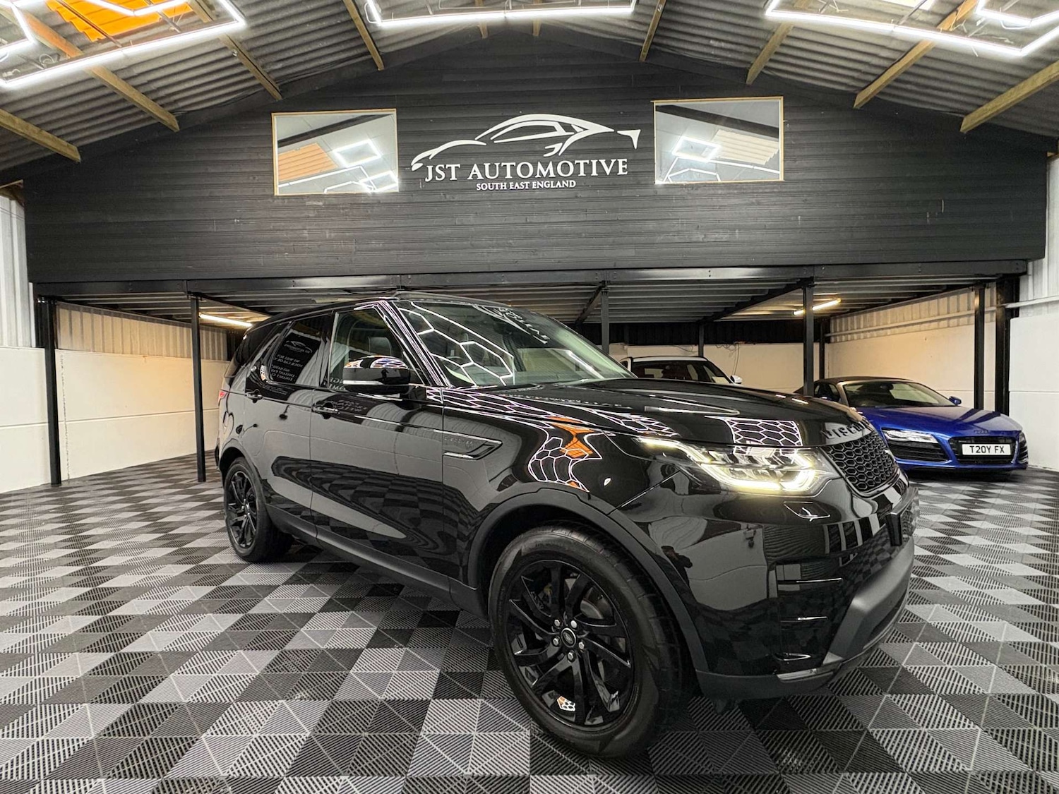 Used Land Rover Discovery 2017 for sale - 76404386: Photo 1