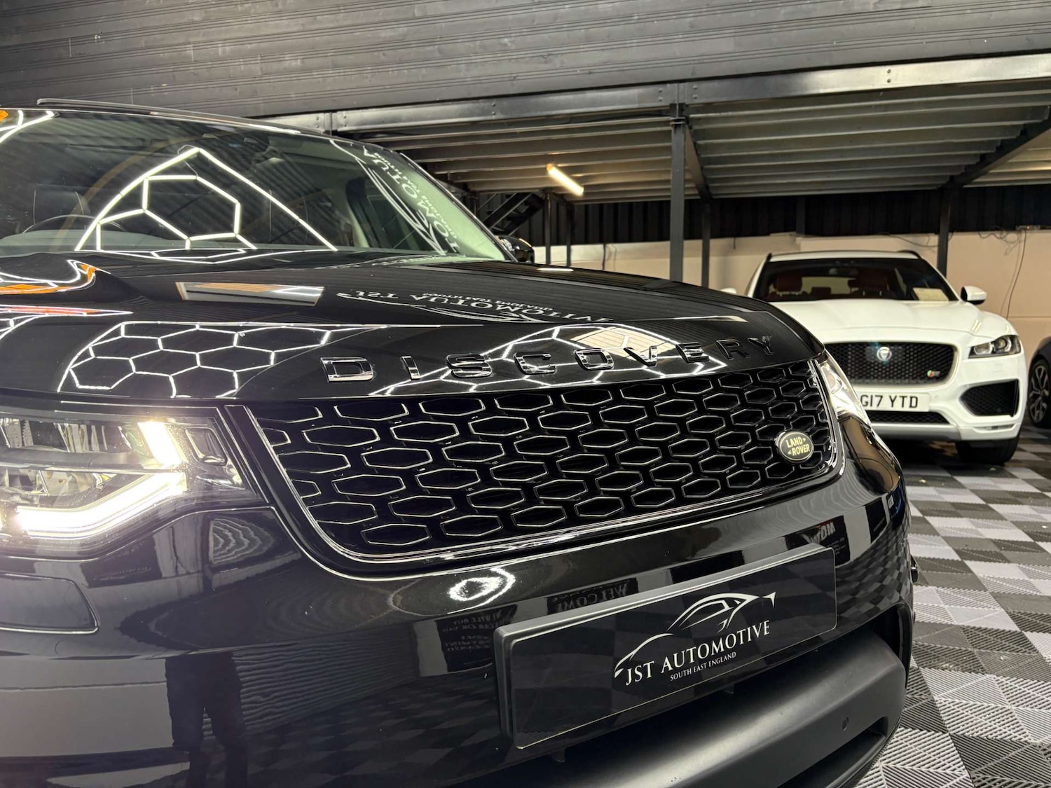 Used Land Rover Discovery 2017 for sale - 76404386: Photo 10