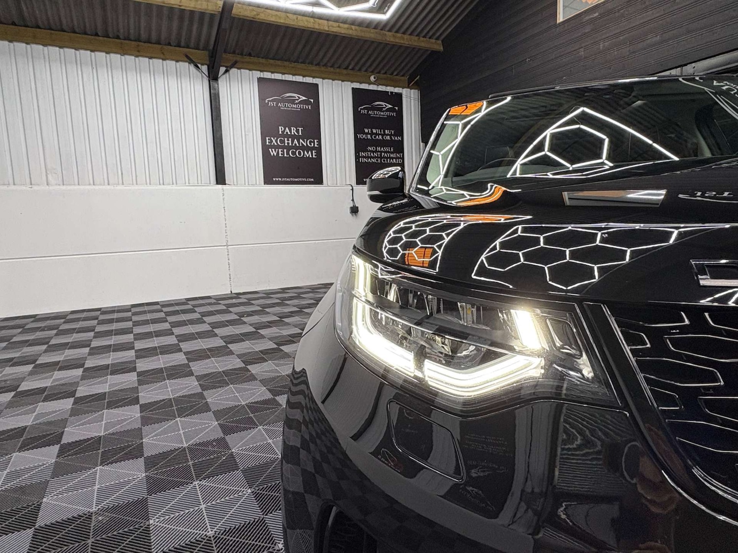 Used Land Rover Discovery 2017 for sale - 76404386: Photo 15