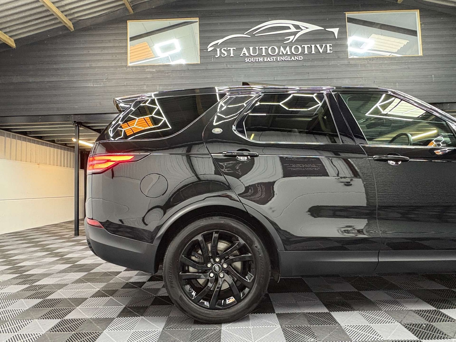 Used Land Rover Discovery 2017 for sale - 76404386: Photo 22