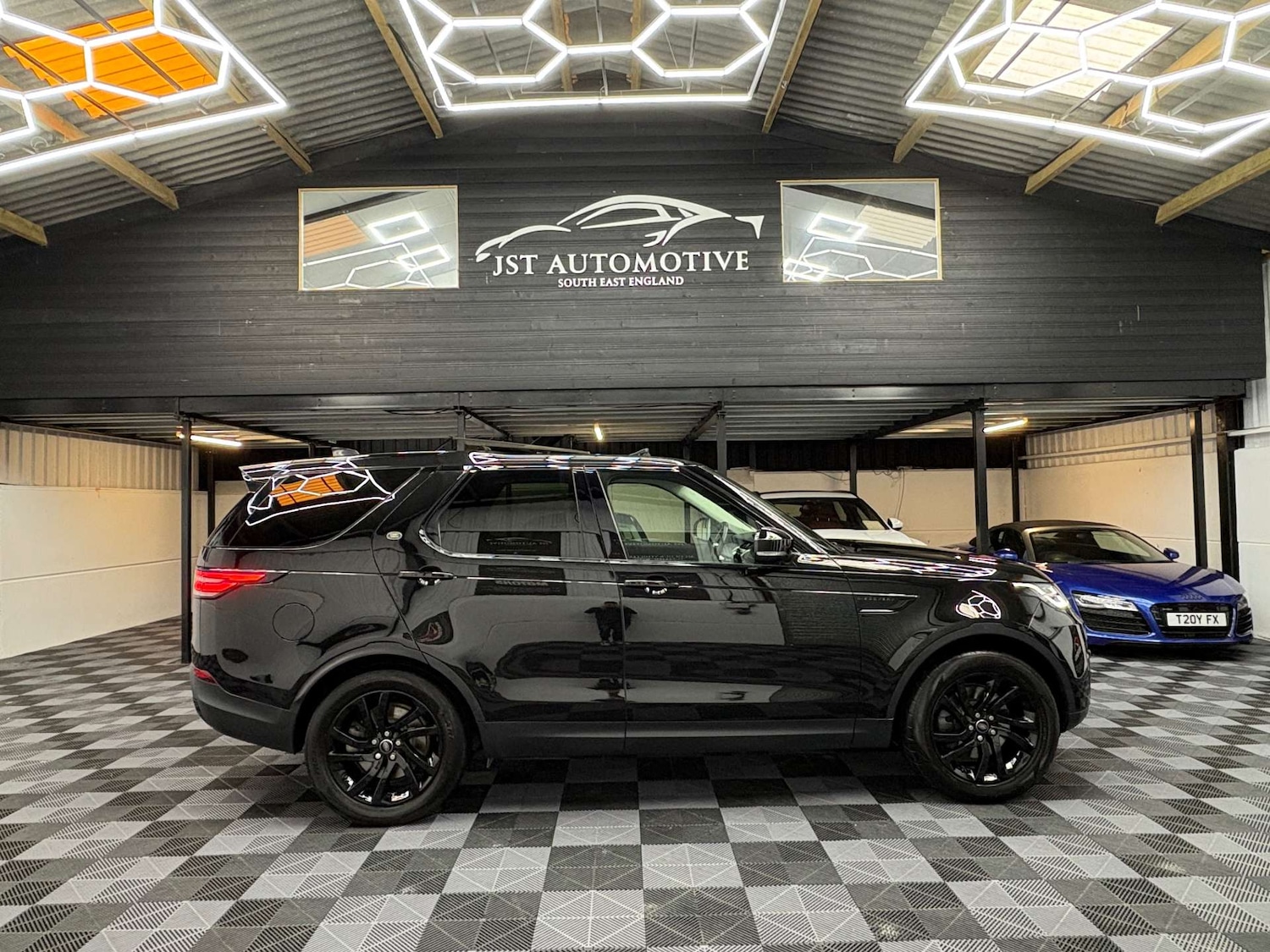 Used Land Rover Discovery 2017 for sale - 76404386: Photo 24