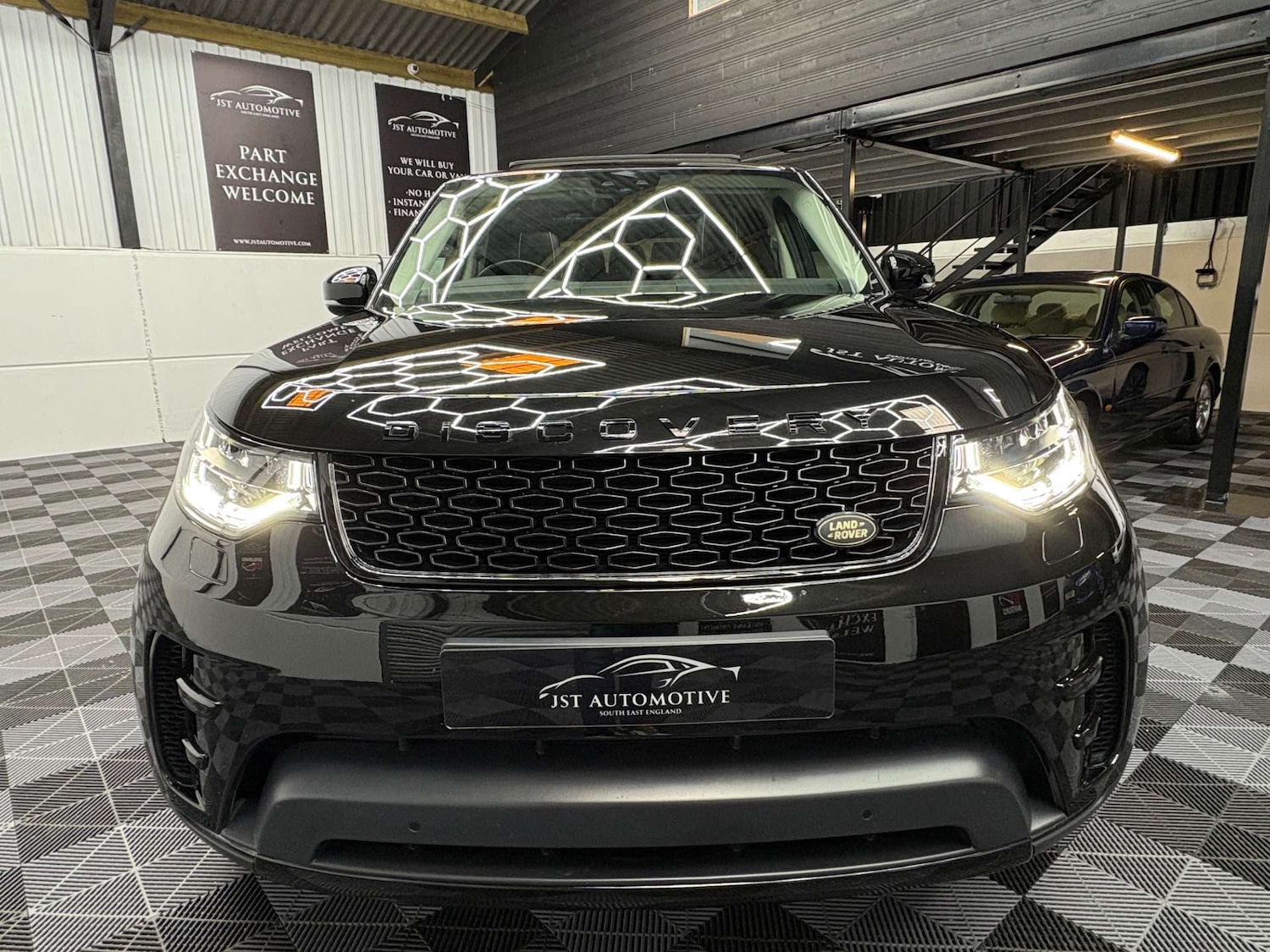 Used Land Rover Discovery 2017 for sale - 76404386: Photo 3