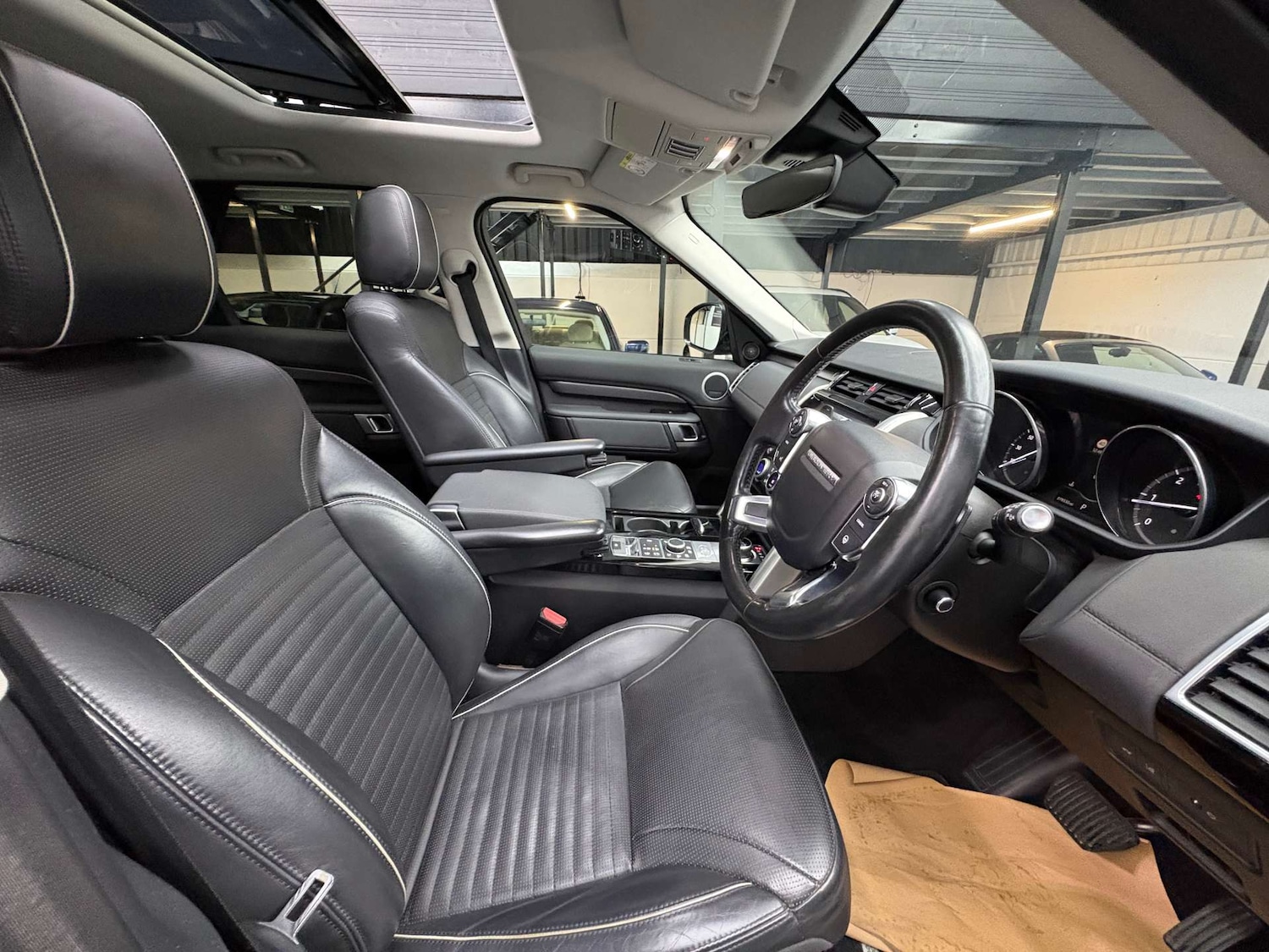 Used Land Rover Discovery 2017 for sale - 76404386: Photo 30