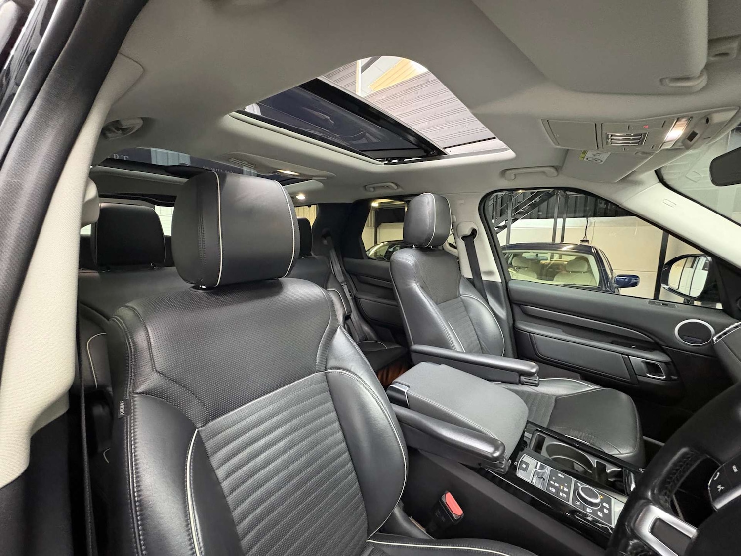 Used Land Rover Discovery 2017 for sale - 76404386: Photo 34