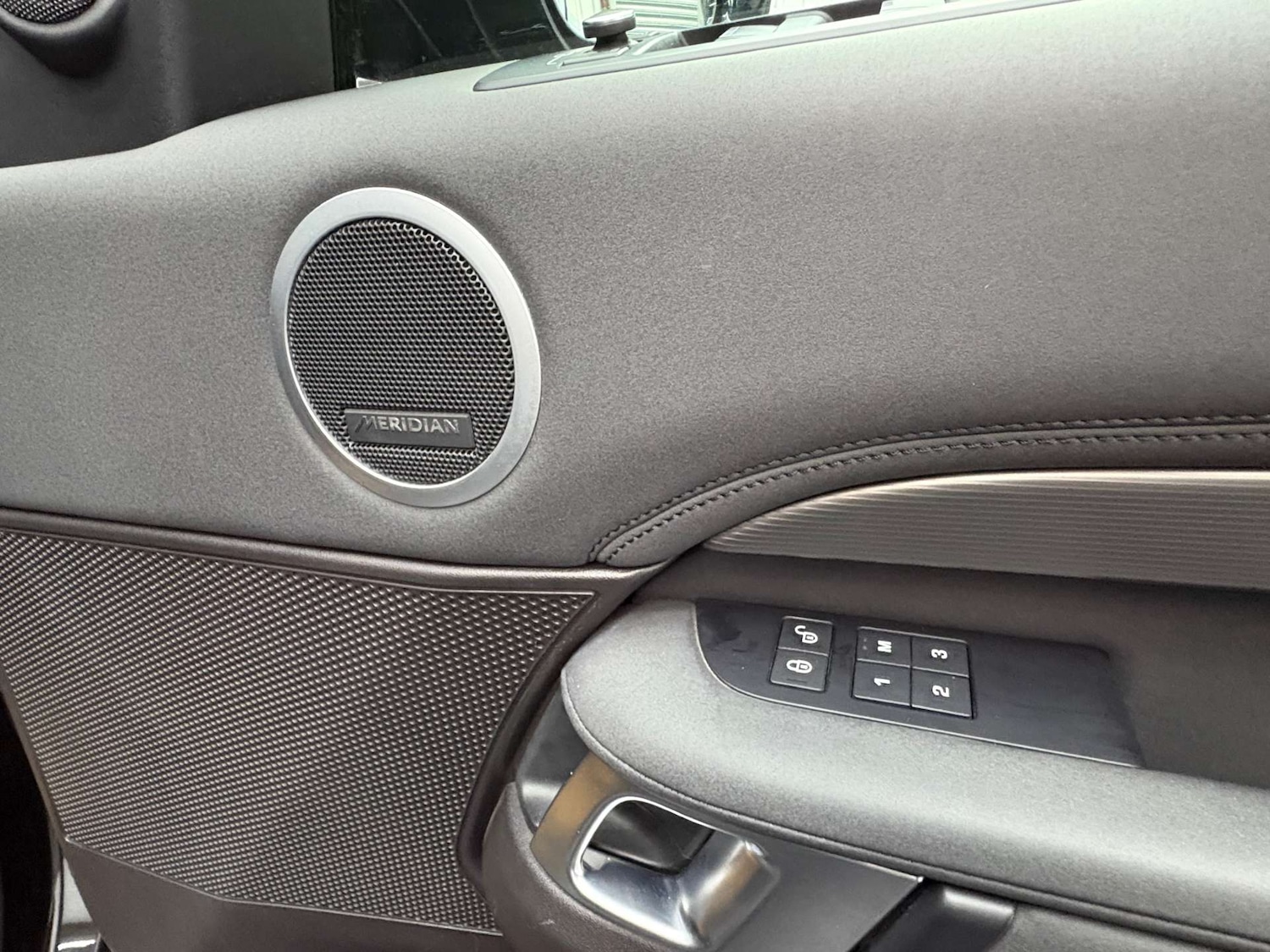 Used Land Rover Discovery 2017 for sale - 76404386: Photo 39