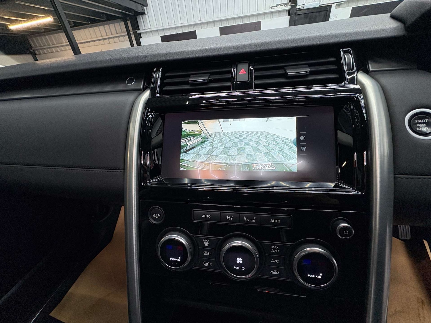 Used Land Rover Discovery 2017 for sale - 76404386: Photo 46