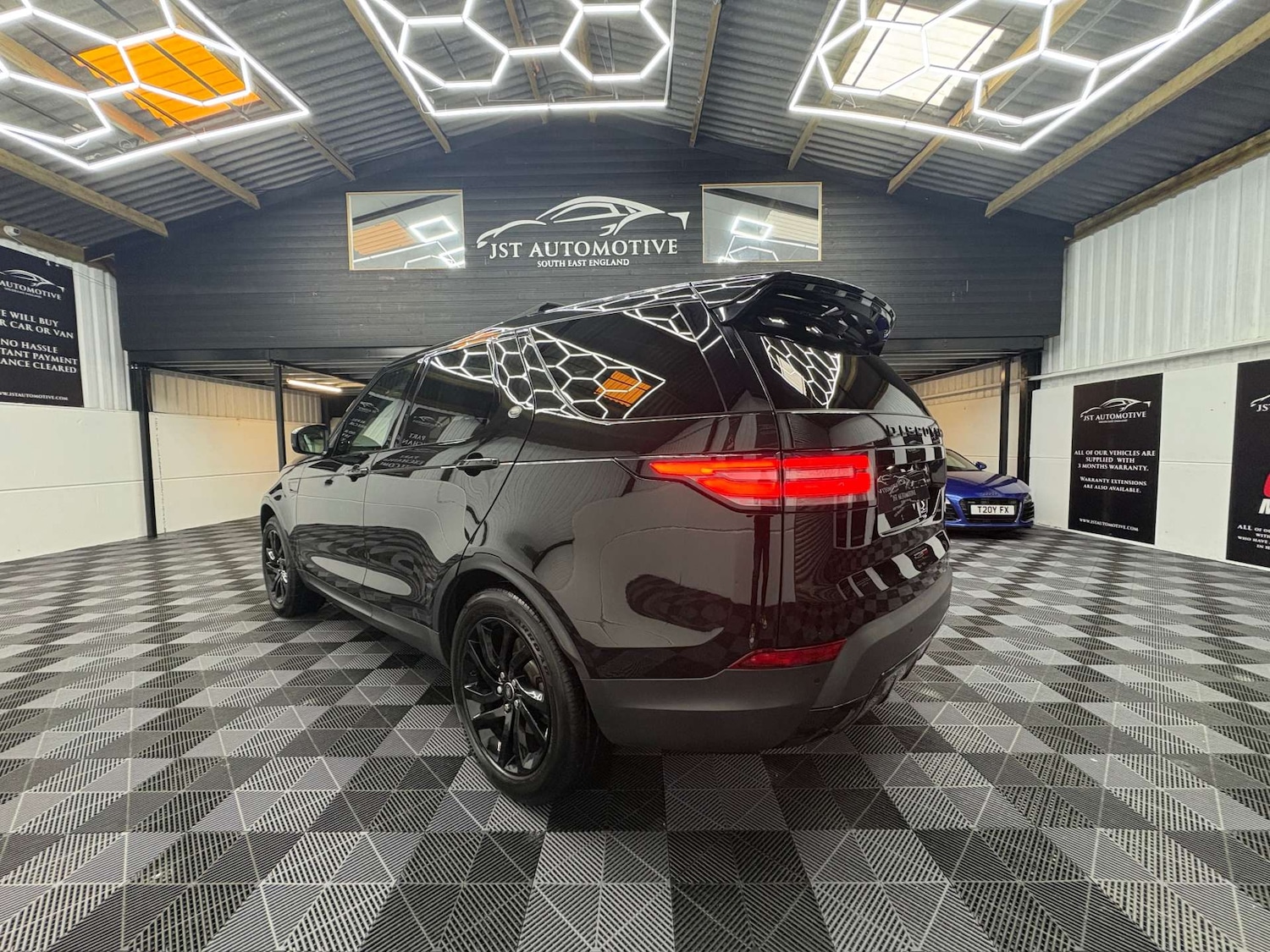 Used Land Rover Discovery 2017 for sale - 76404386: Photo 5