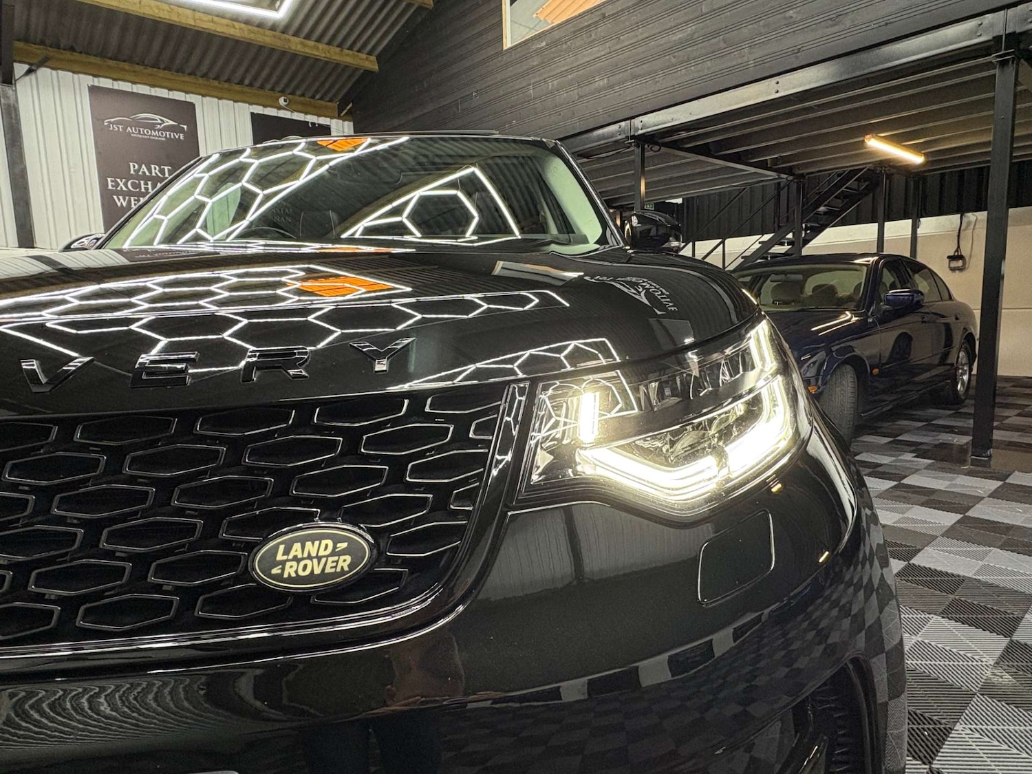 Used Land Rover Discovery 2017 for sale - 76404386: Photo 8