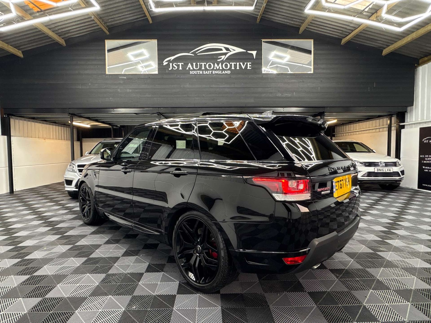 Used Land Rover Range Rover Sport 2017 for sale - 76829769: Photo 4