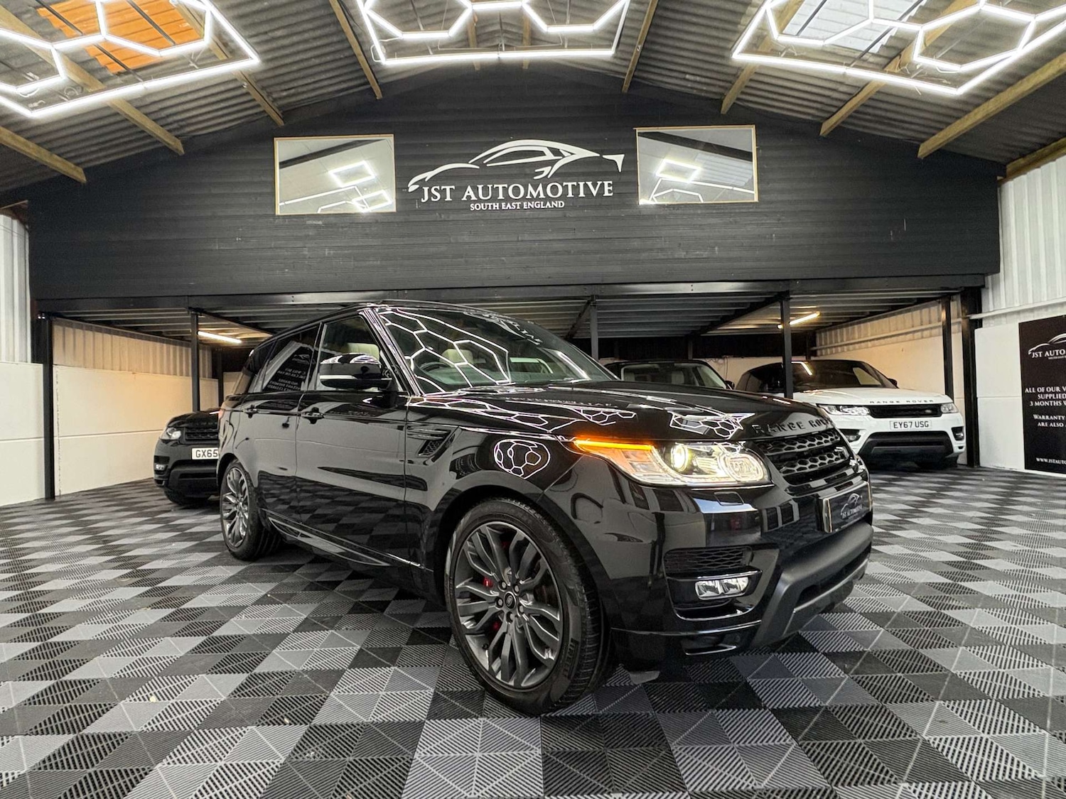 Used Land Rover Range Rover Sport 2017 for sale - 76961778: Photo 1