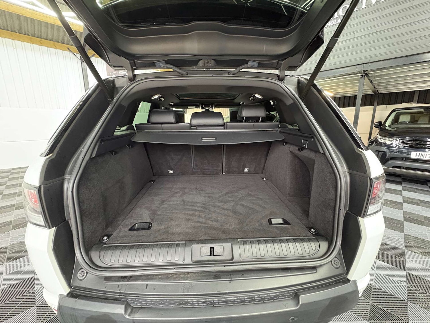 Used Land Rover Range Rover Sport 2017 for sale - 77392216: Photo 46