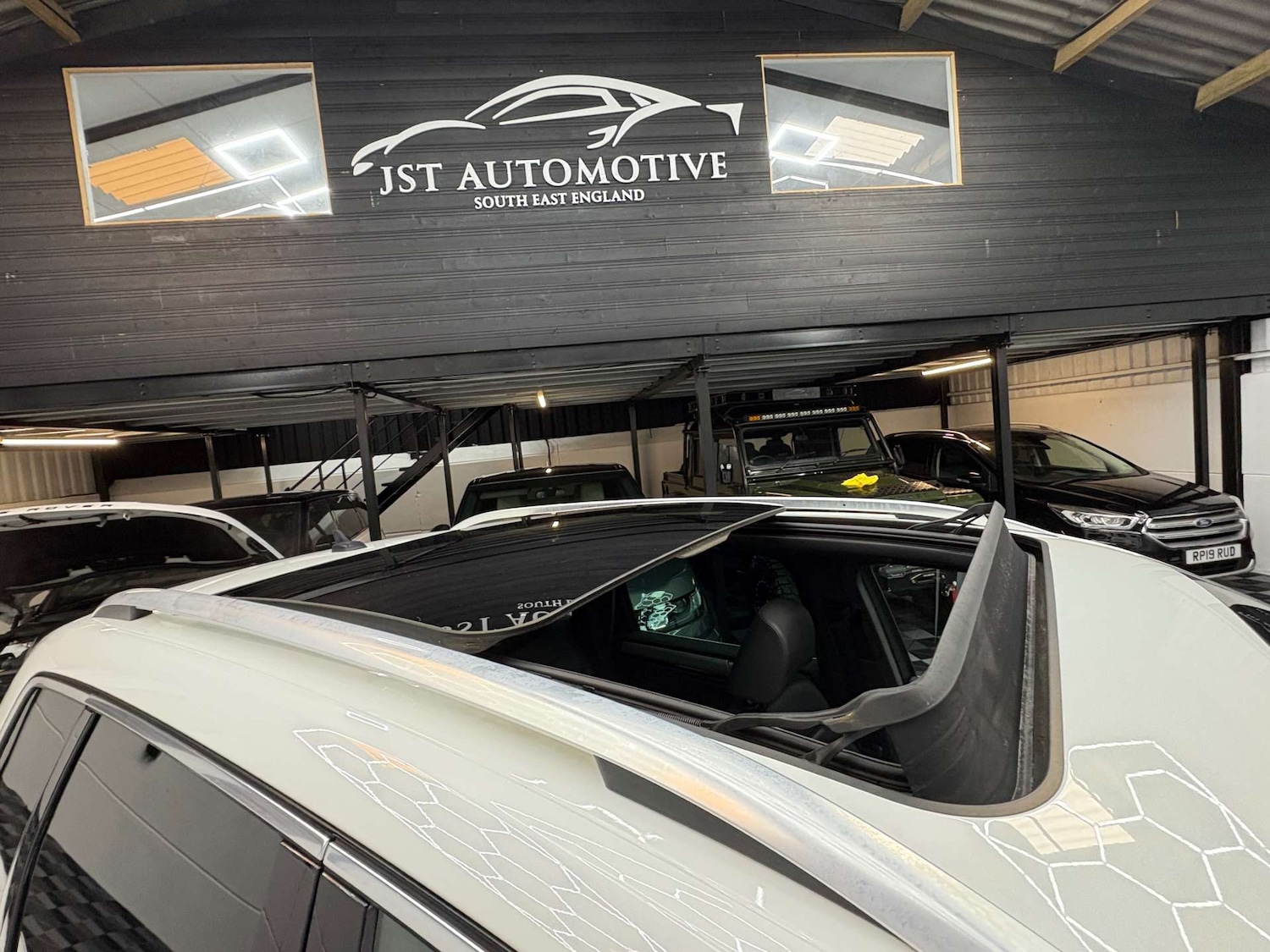 Used Volkswagen Touareg 2016 for sale - 77688253: Photo 18