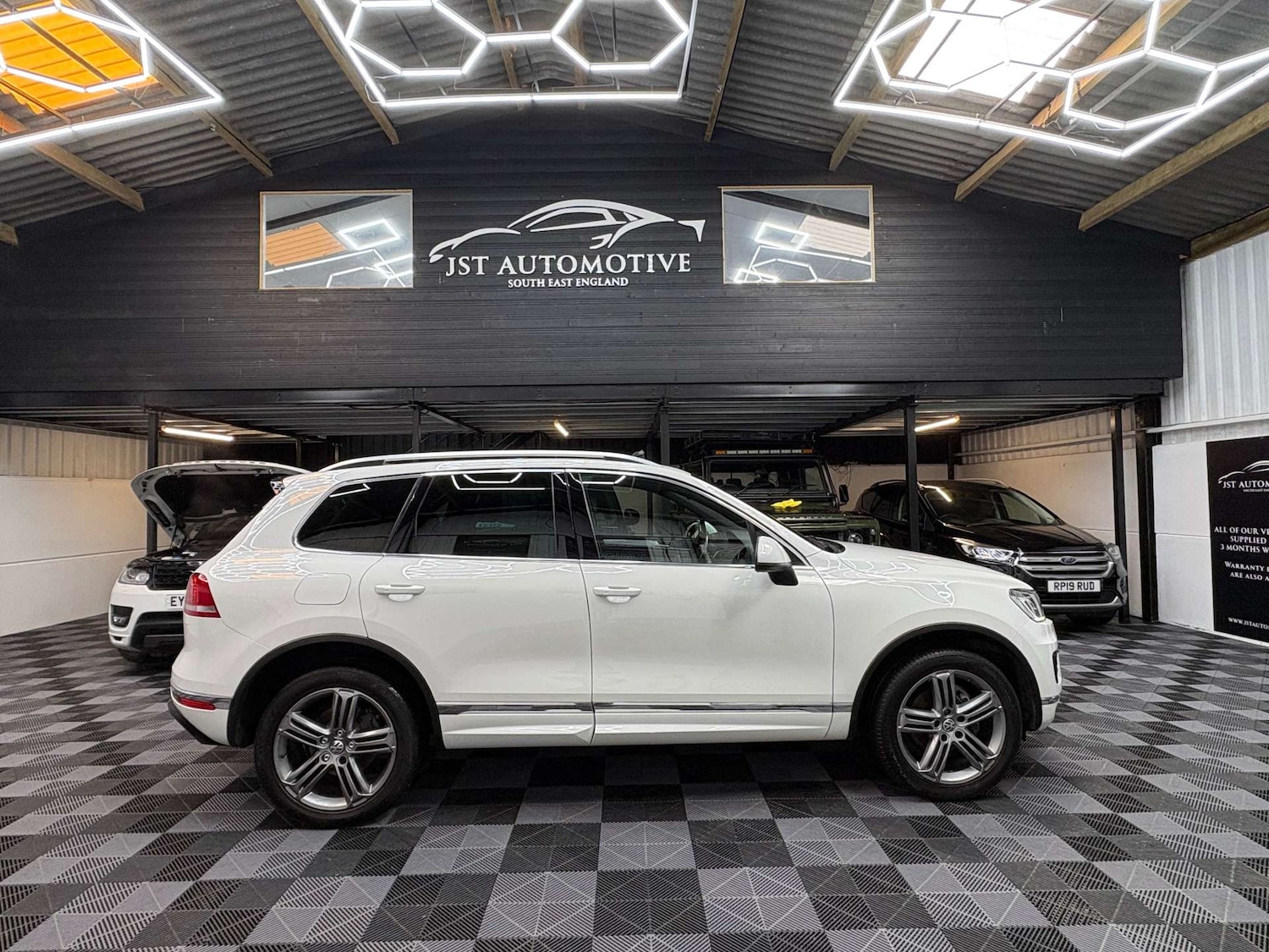 Used Volkswagen Touareg 2016 for sale - 77688253: Photo 2