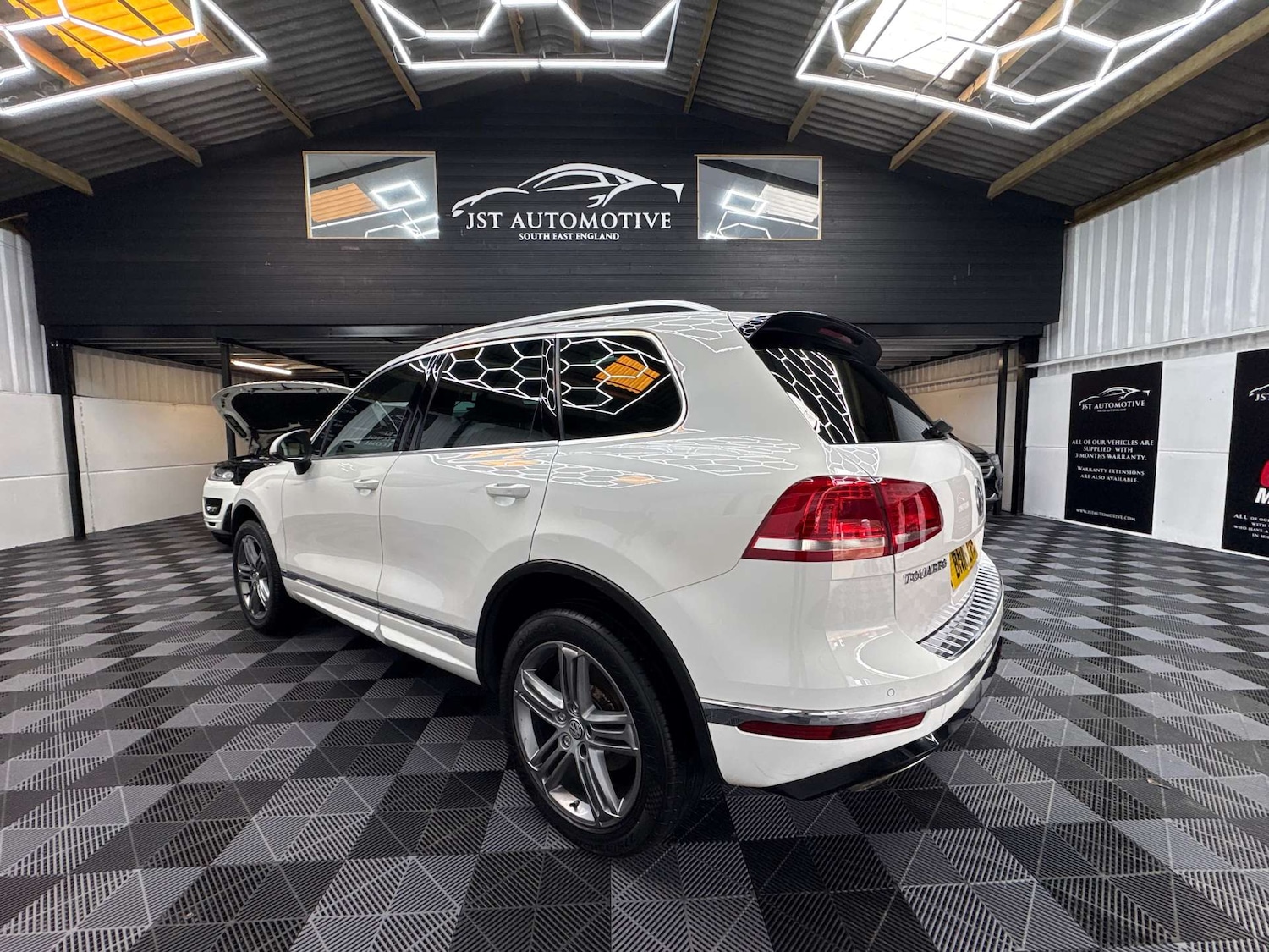 Used Volkswagen Touareg 2016 for sale - 77688253: Photo 8