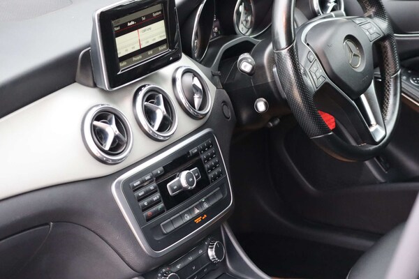 Used Mercedes-Benz GLA 2015 for sale - 76304380: Photo 29