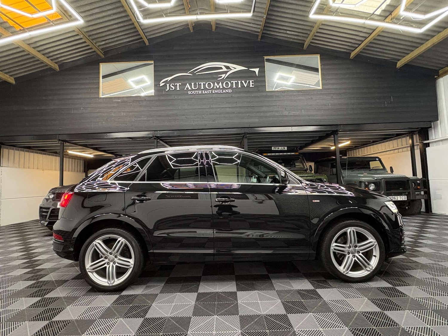 Used Audi Q3 2016 for sale - 77850590: Photo 2