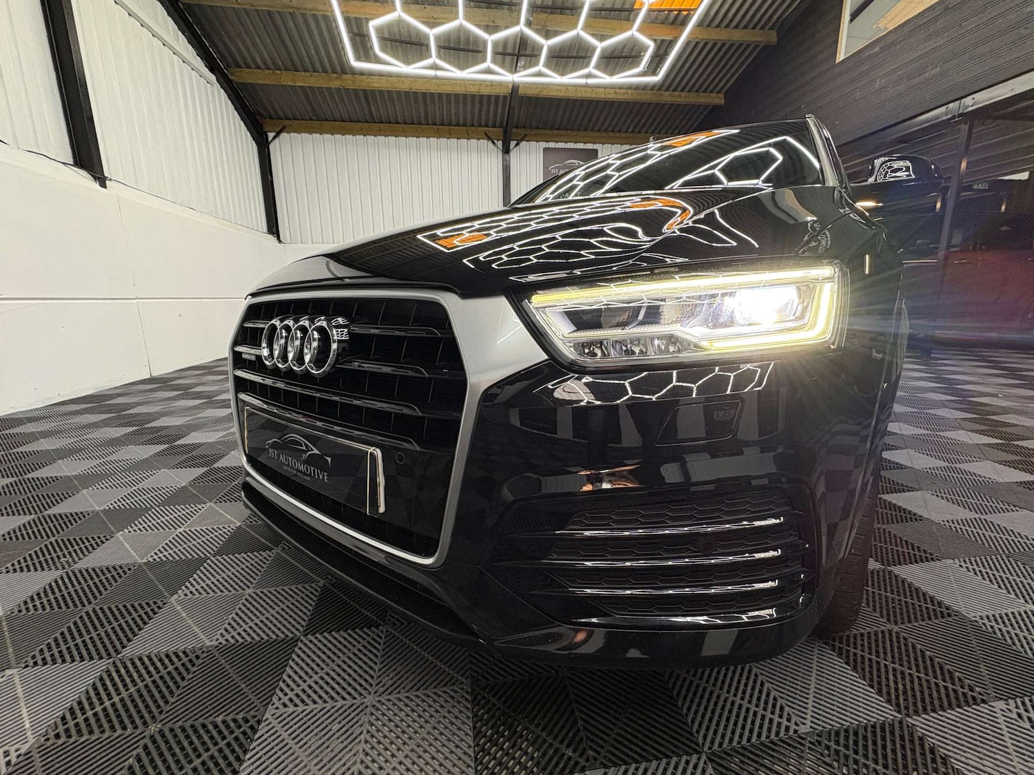 Used Audi Q3 2016 for sale - 77850590: Photo 4