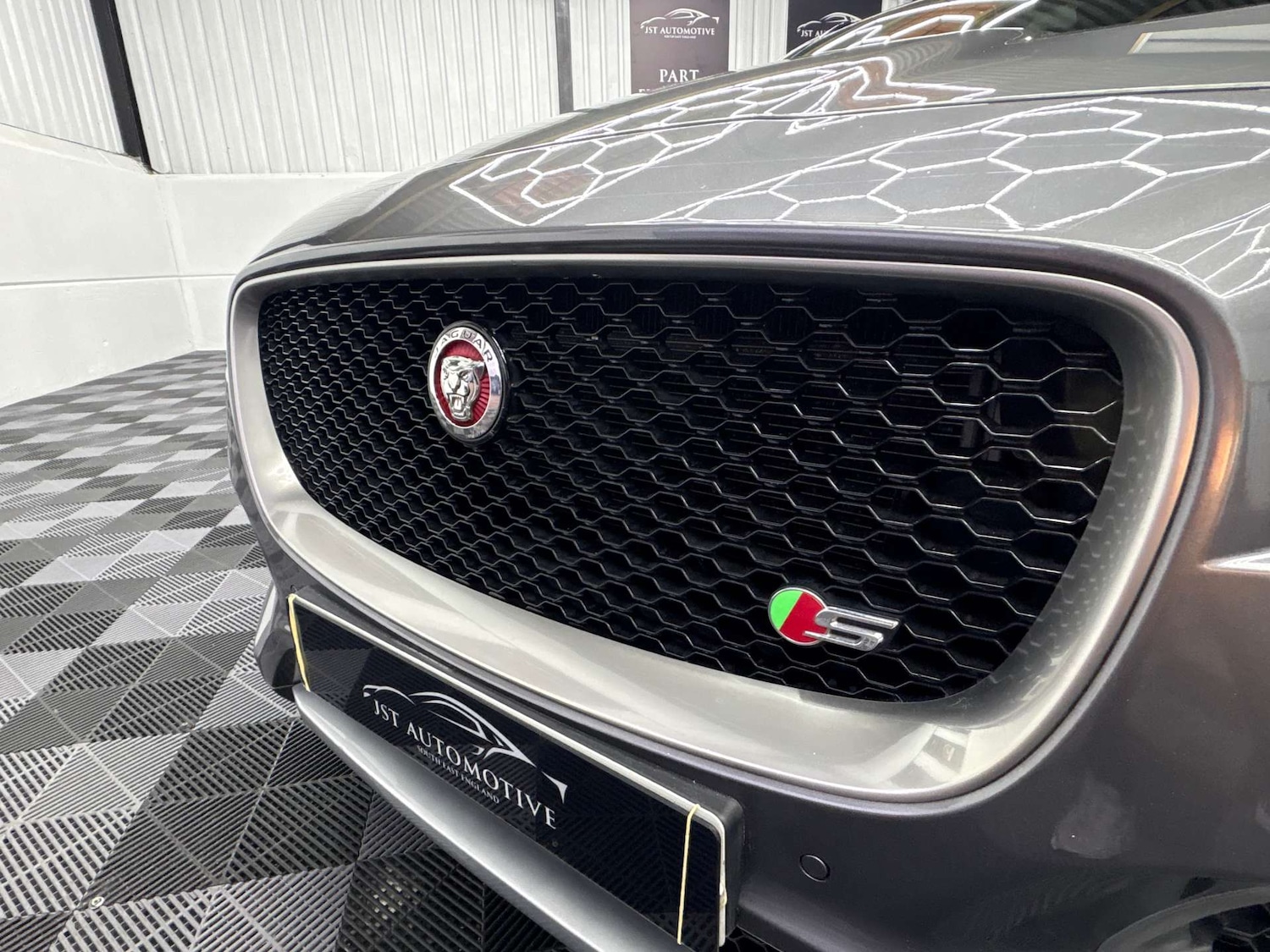 Used Jaguar F-Pace 2016 for sale - 77152837: Photo 14