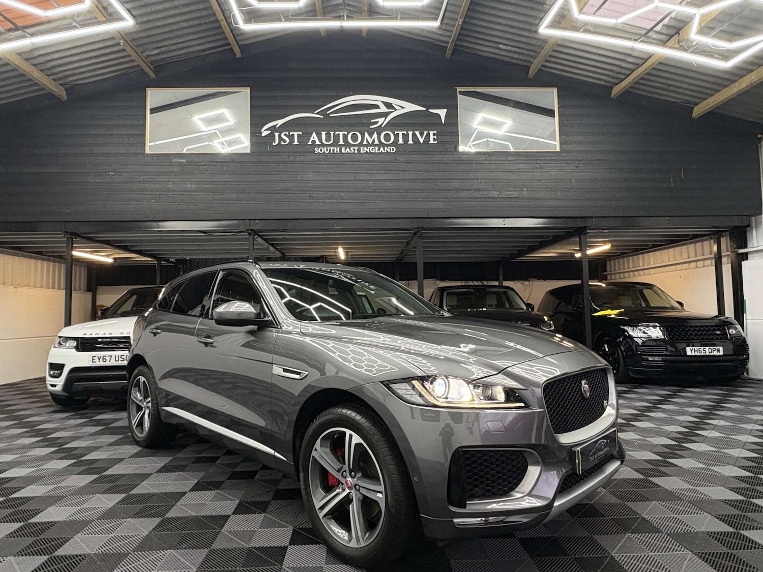 Used Jaguar F-Pace 2016 for sale - 77152837: Photo 15