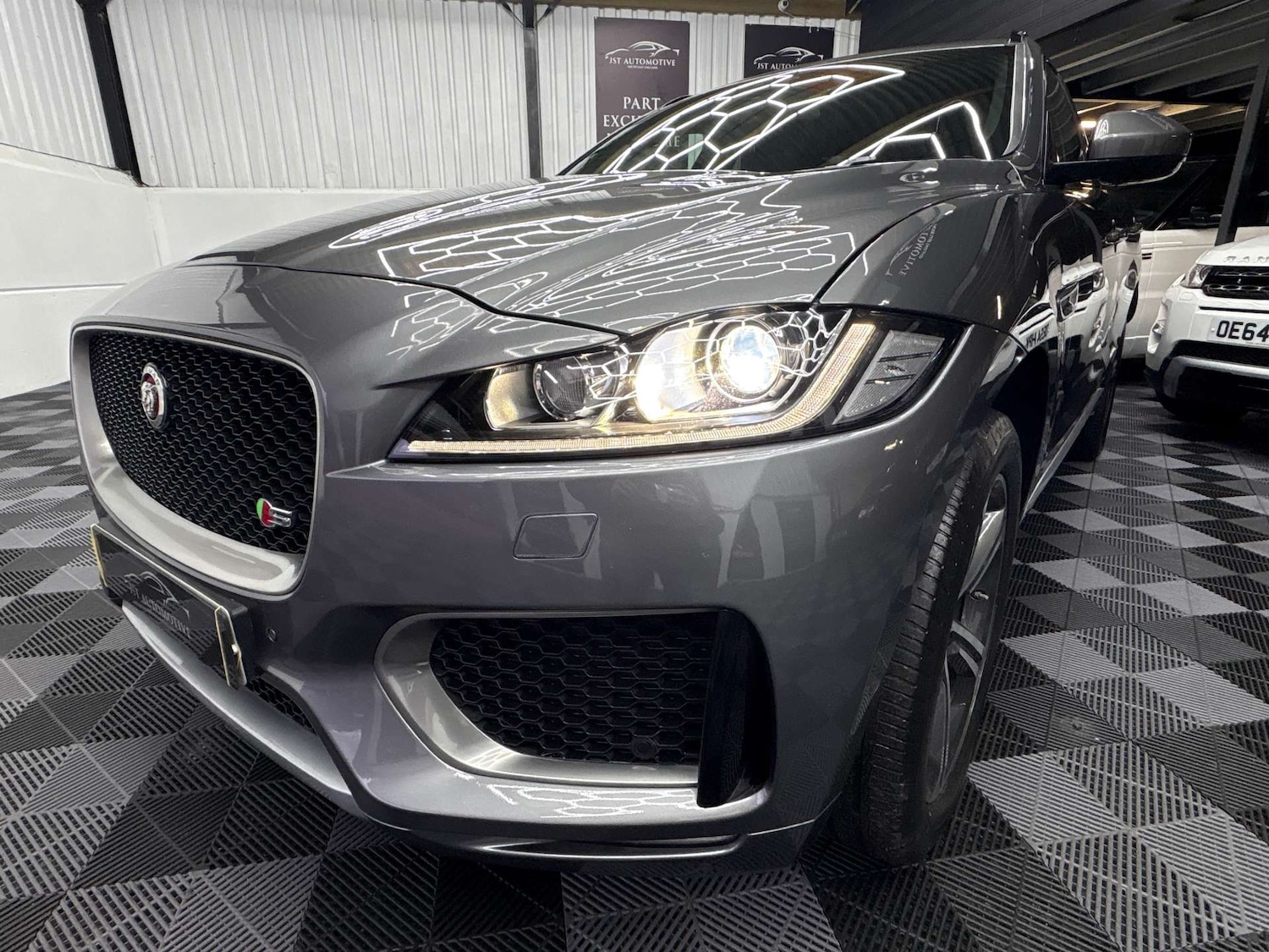 Used Jaguar F-Pace 2016 for sale - 77152837: Photo 16