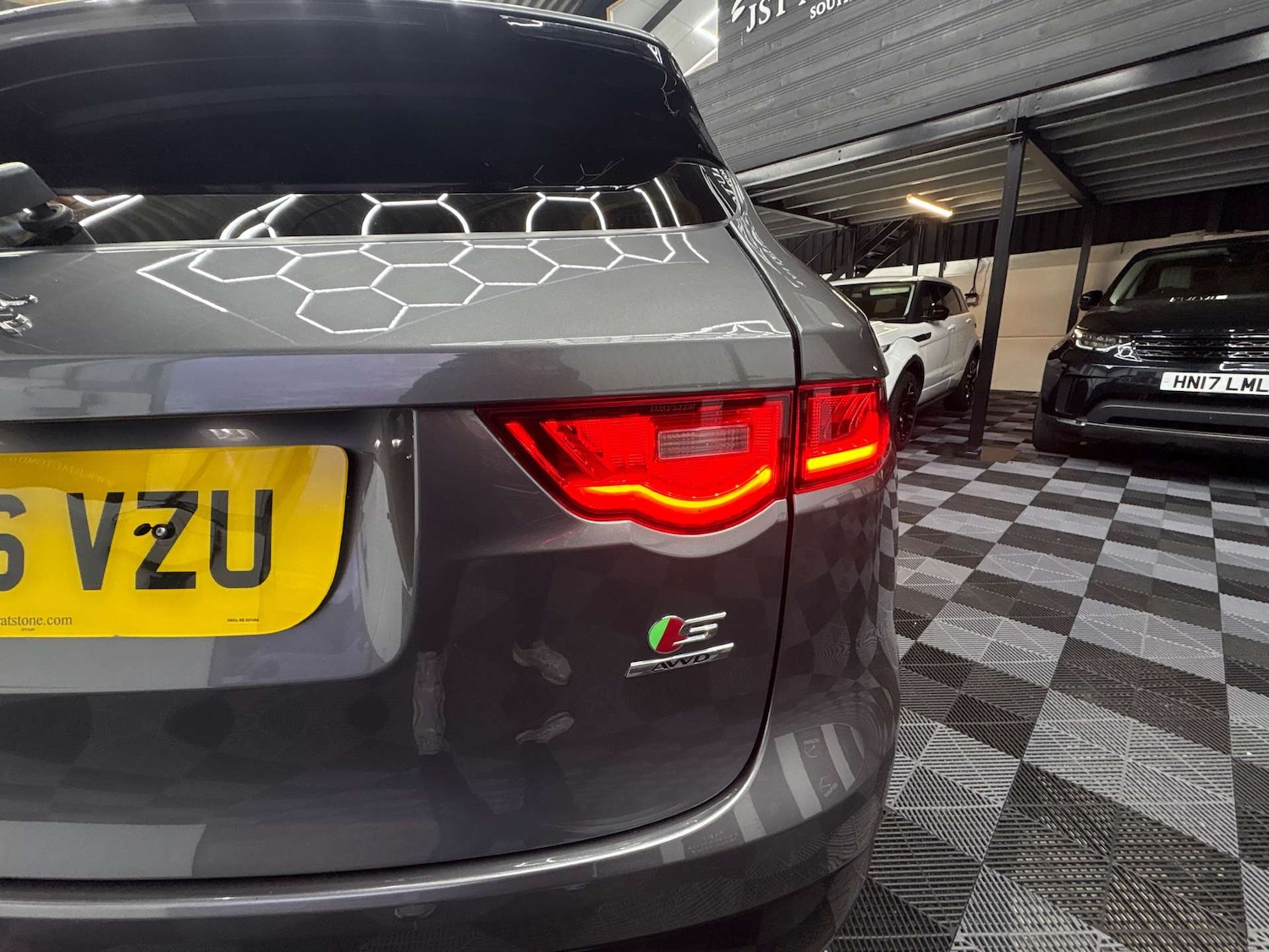 Used Jaguar F-Pace 2016 for sale - 77152837: Photo 17