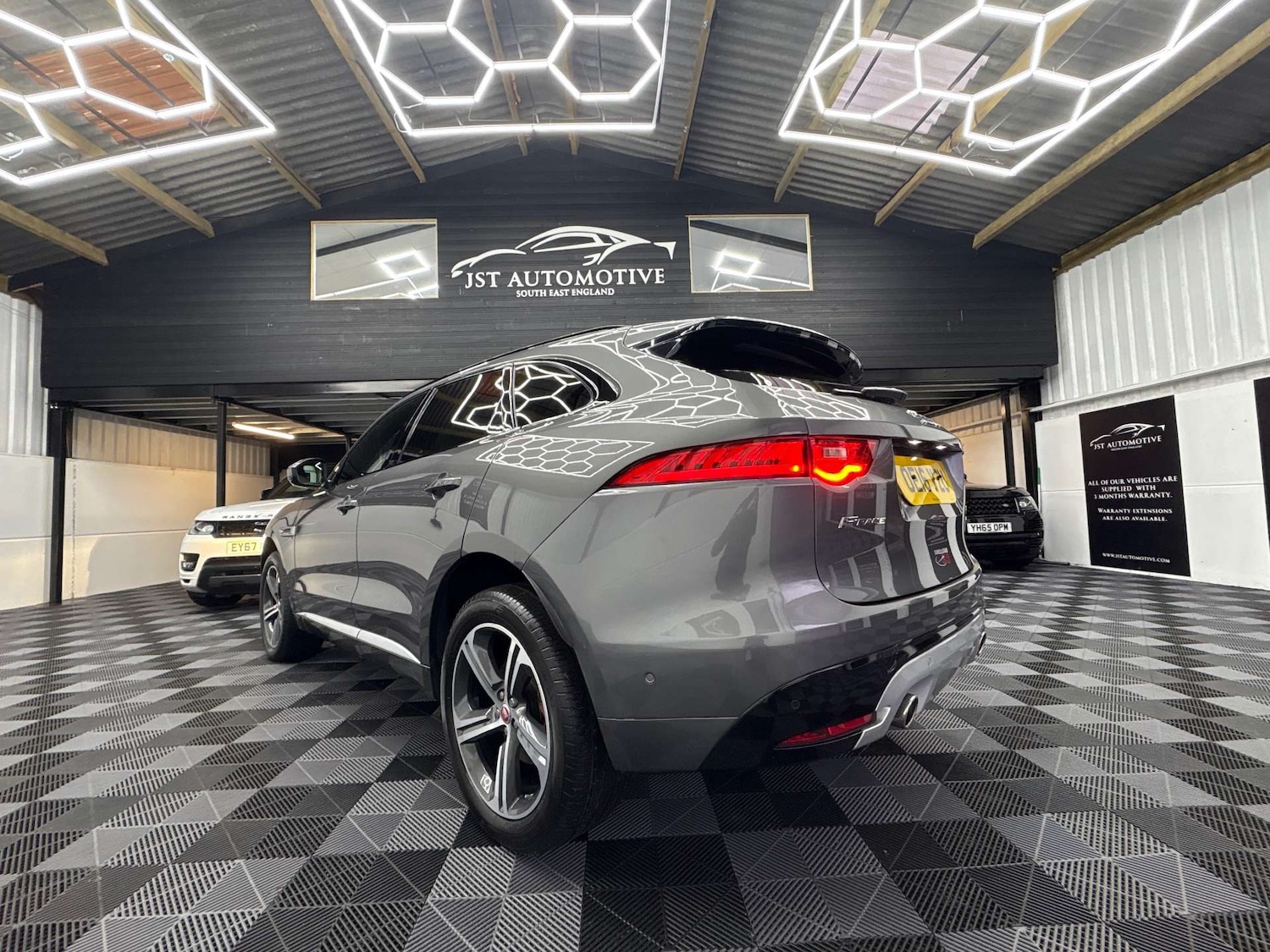 Used Jaguar F-Pace 2016 for sale - 77152837: Photo 18