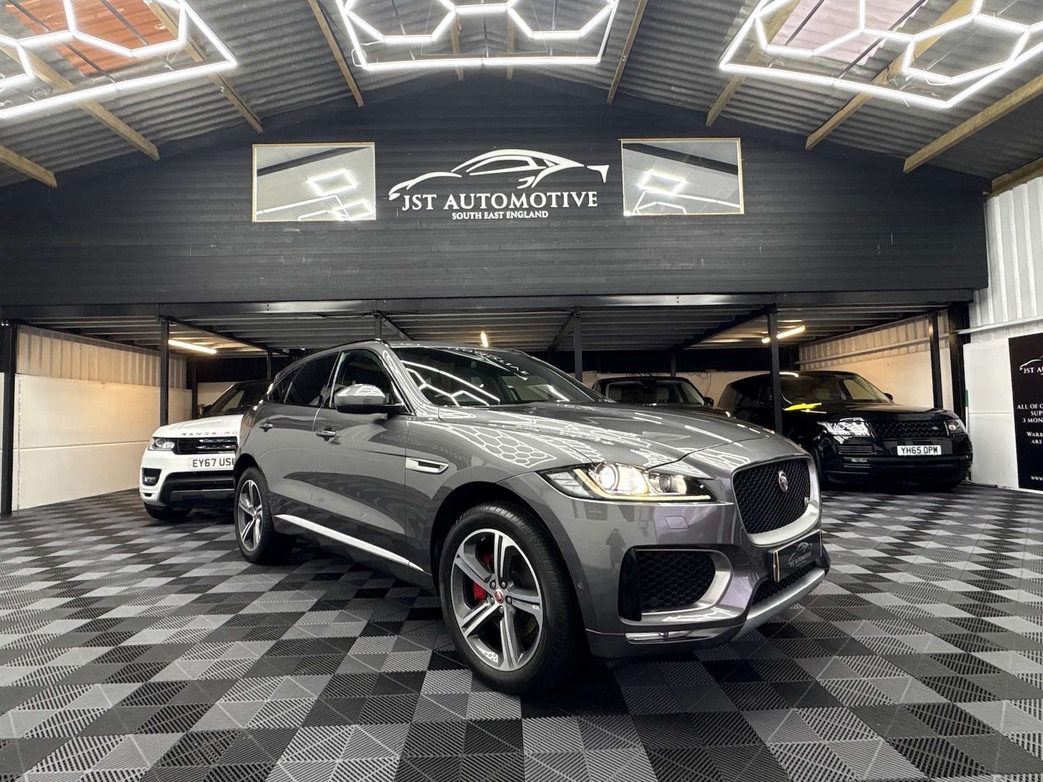 Used Jaguar F-Pace 2016 for sale - 77152837: Photo 24