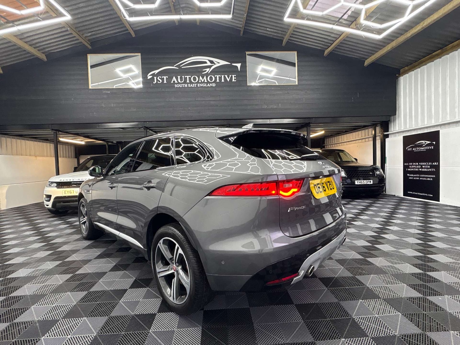 Used Jaguar F-Pace 2016 for sale - 77152837: Photo 3