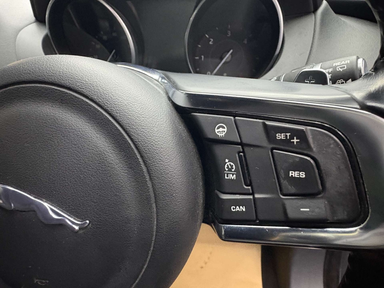 Used Jaguar F-Pace 2016 for sale - 77152837: Photo 32