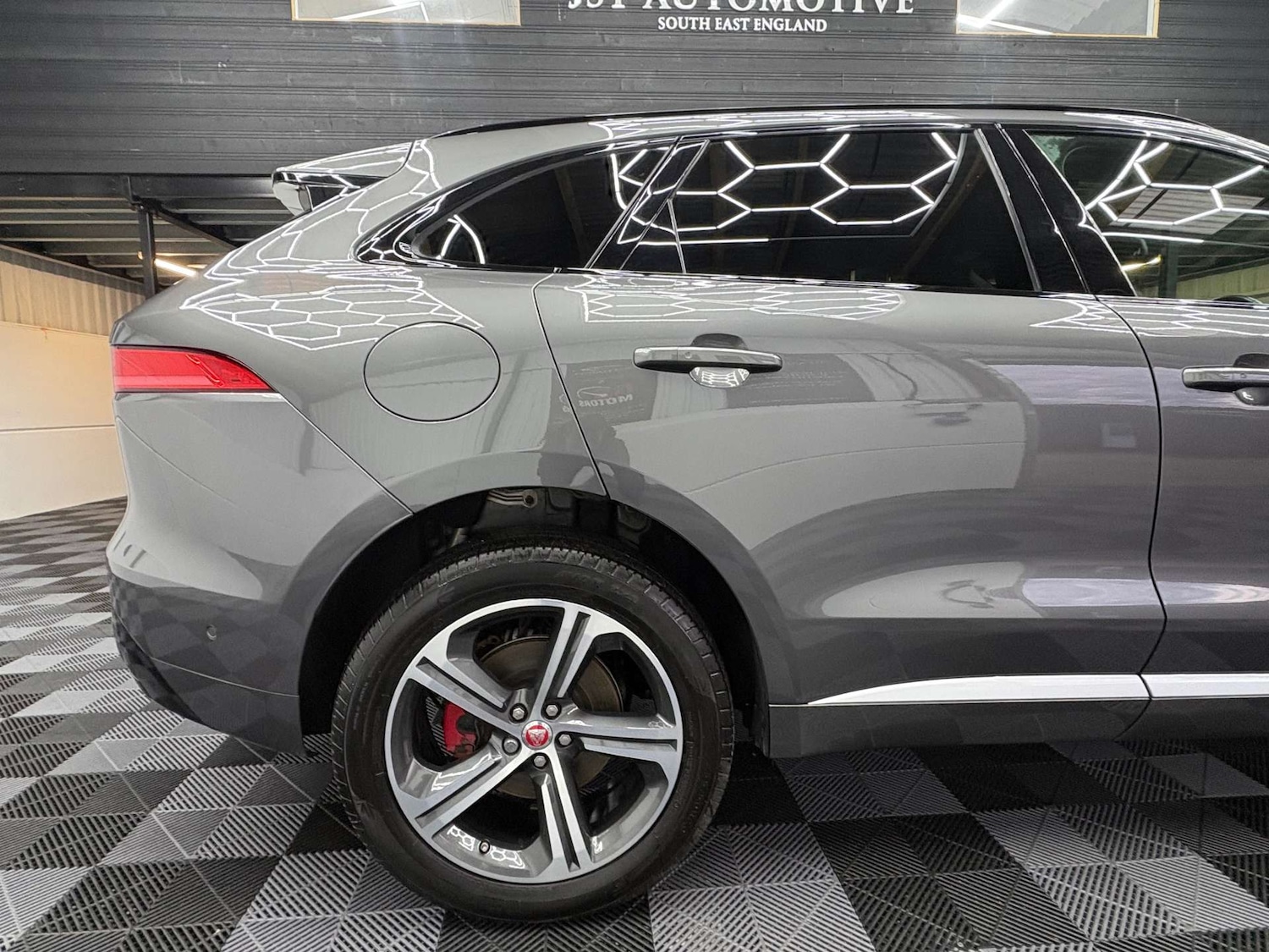 Used Jaguar F-Pace 2016 for sale - 77152837: Photo 6