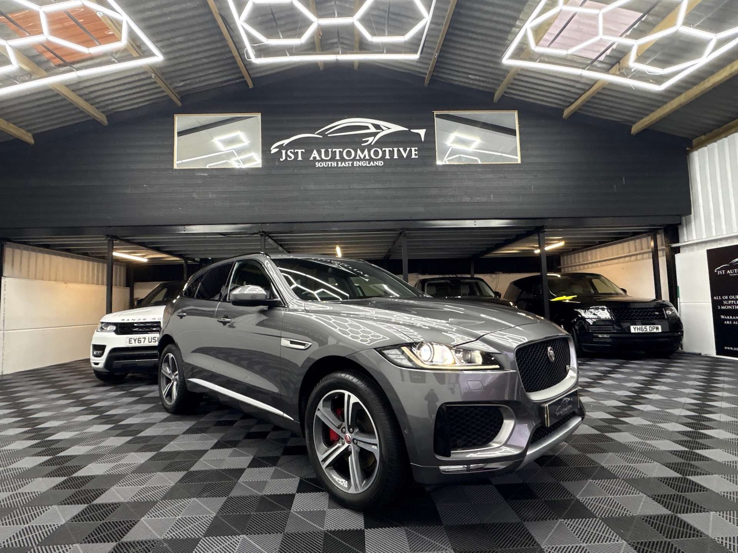 Used Jaguar F-Pace 2016 for sale - 77152837: Photo 7