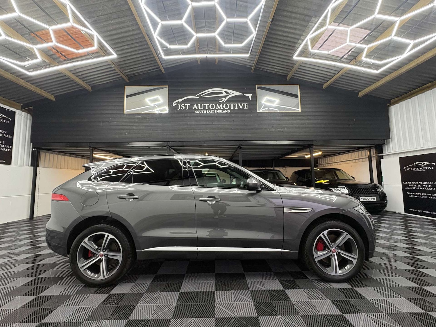 Used Jaguar F-Pace 2016 for sale - 77152837: Photo 9