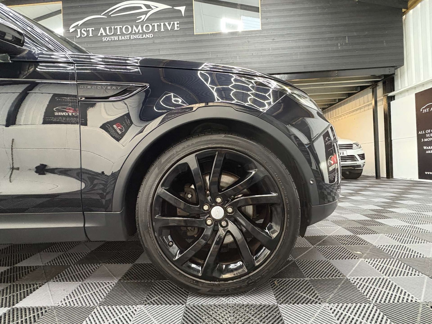 Used Land Rover Discovery 2017 for sale - 76829780: Photo 10