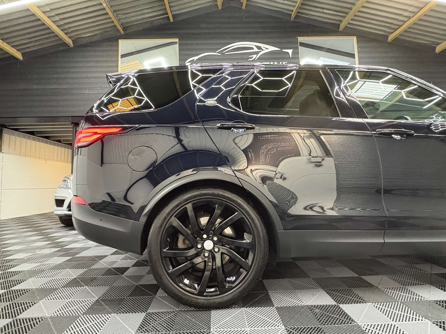 Used Land Rover Discovery 2017 for sale - 76829780: Photo 11