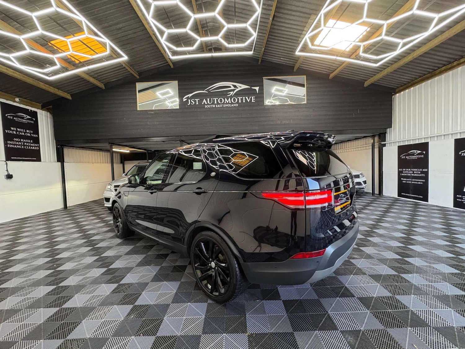 Used Land Rover Discovery 2017 for sale - 76829780: Photo 13