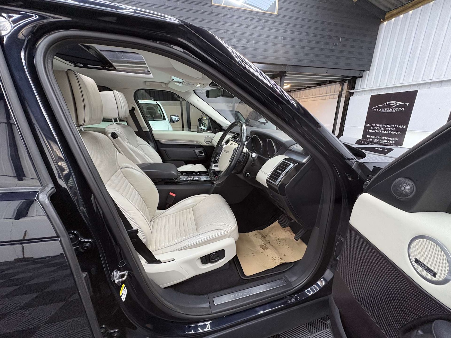 Used Land Rover Discovery 2017 for sale - 76829780: Photo 15