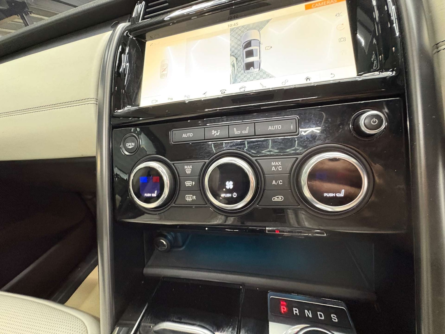 Used Land Rover Discovery 2017 for sale - 76829780: Photo 17