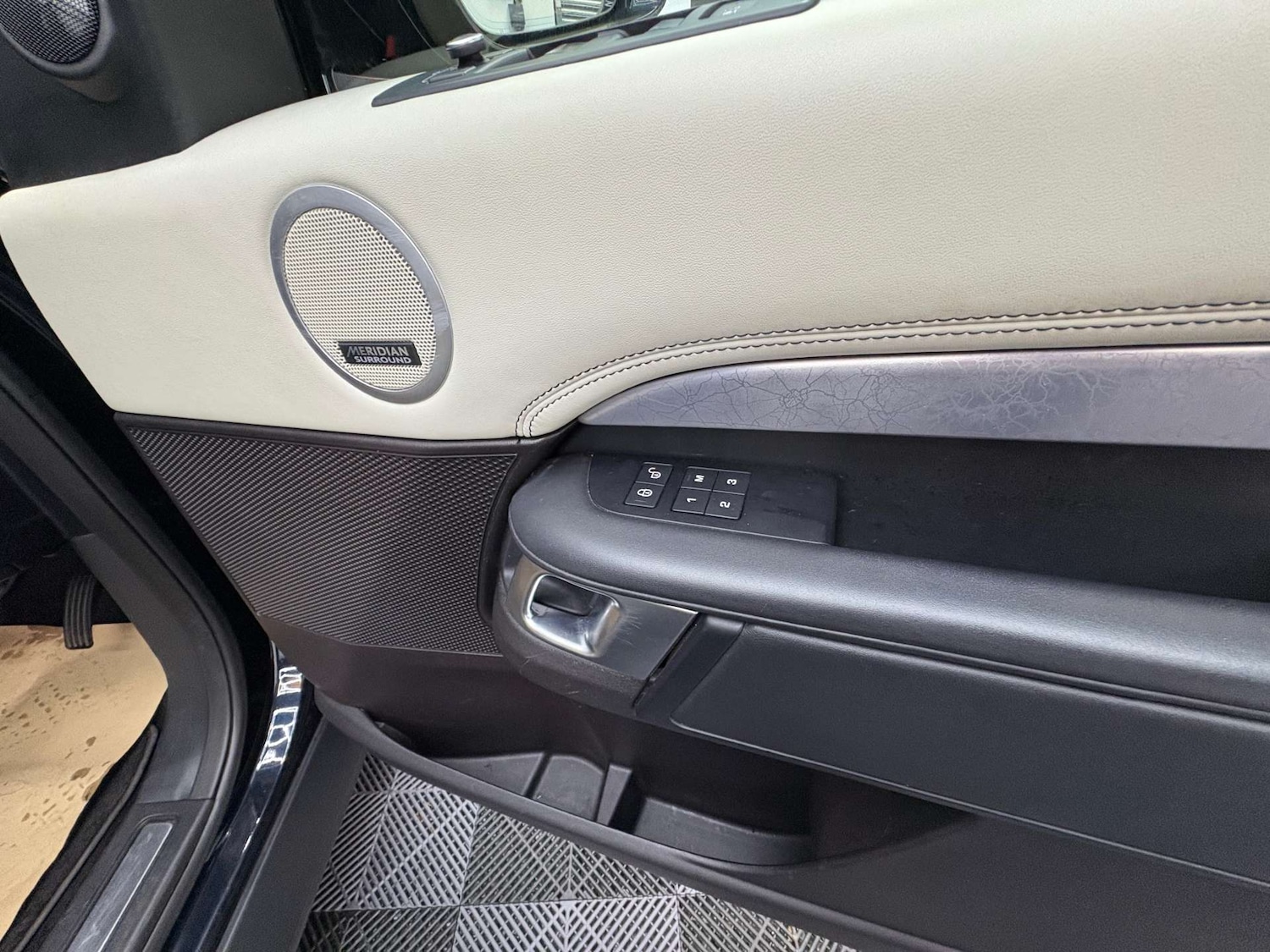 Used Land Rover Discovery 2017 for sale - 76829780: Photo 24