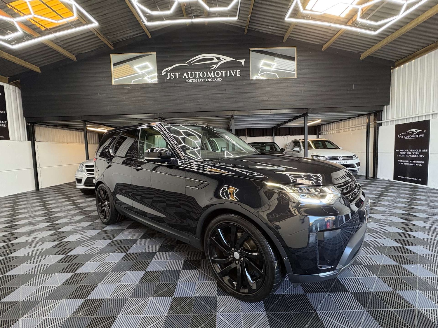 Used Land Rover Discovery 2017 for sale - 76829780: Photo 4