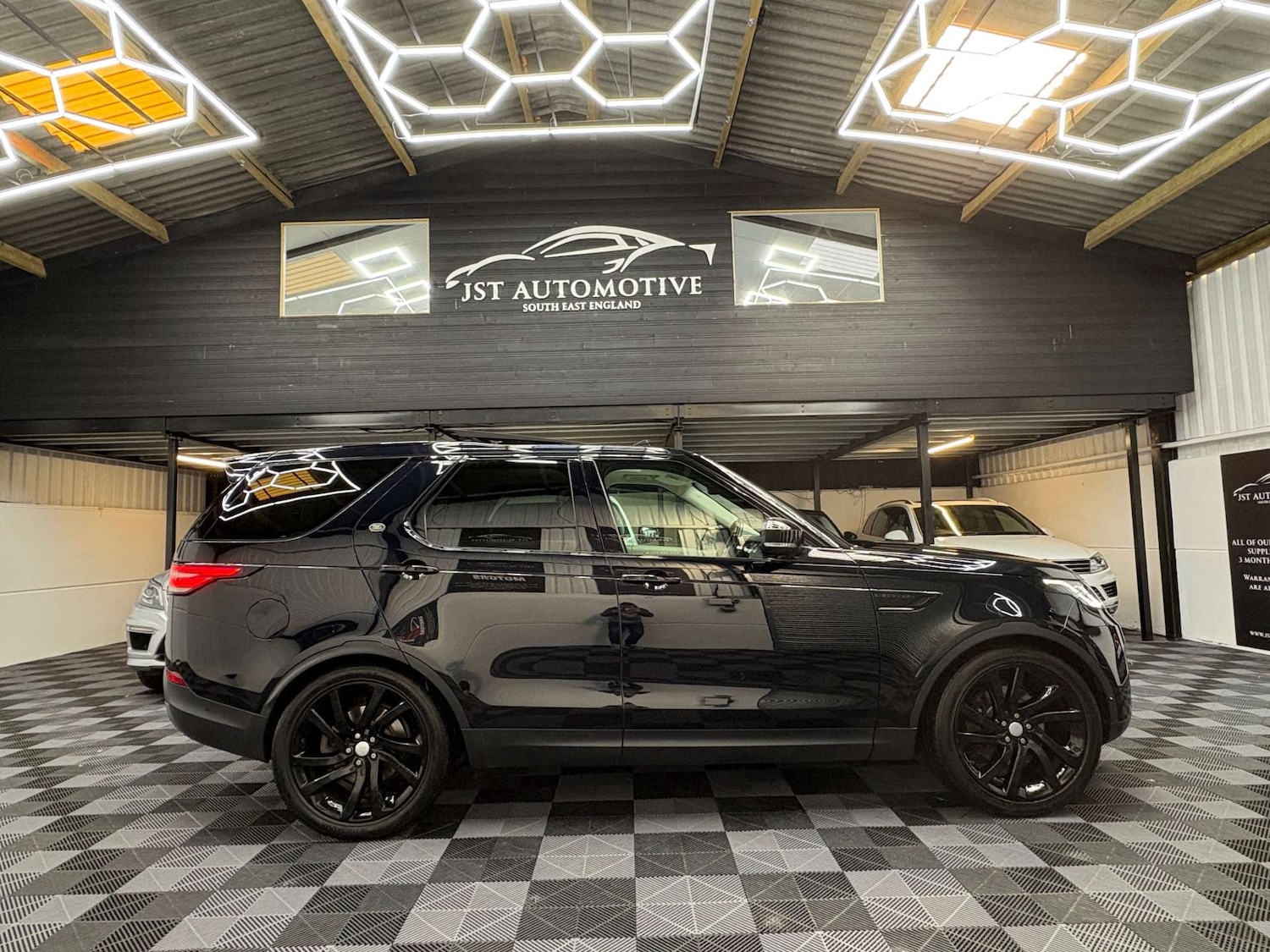 Used Land Rover Discovery 2017 for sale - 76829780: Photo 6