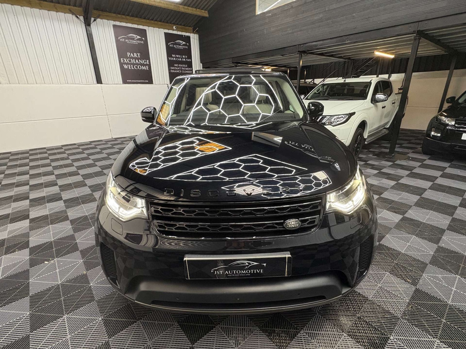 Used Land Rover Discovery 2017 for sale - 76829780: Photo 7