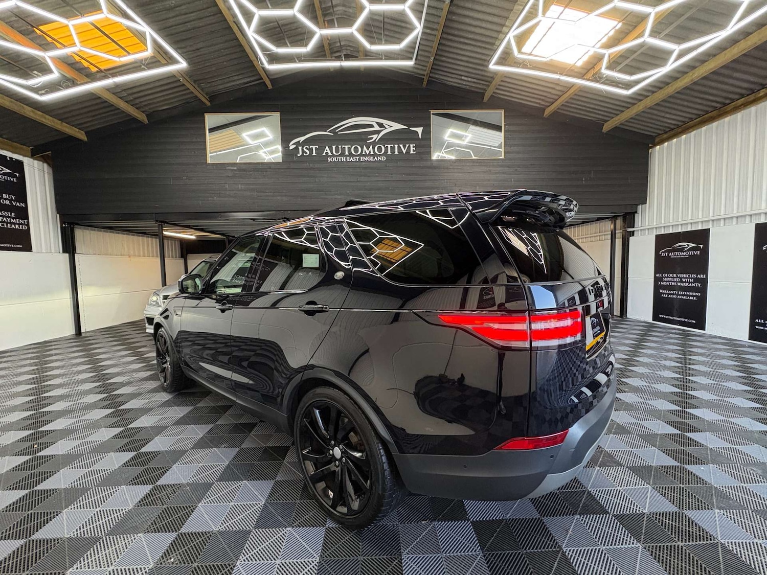 Used Land Rover Discovery 2017 for sale - 76829780: Photo 9