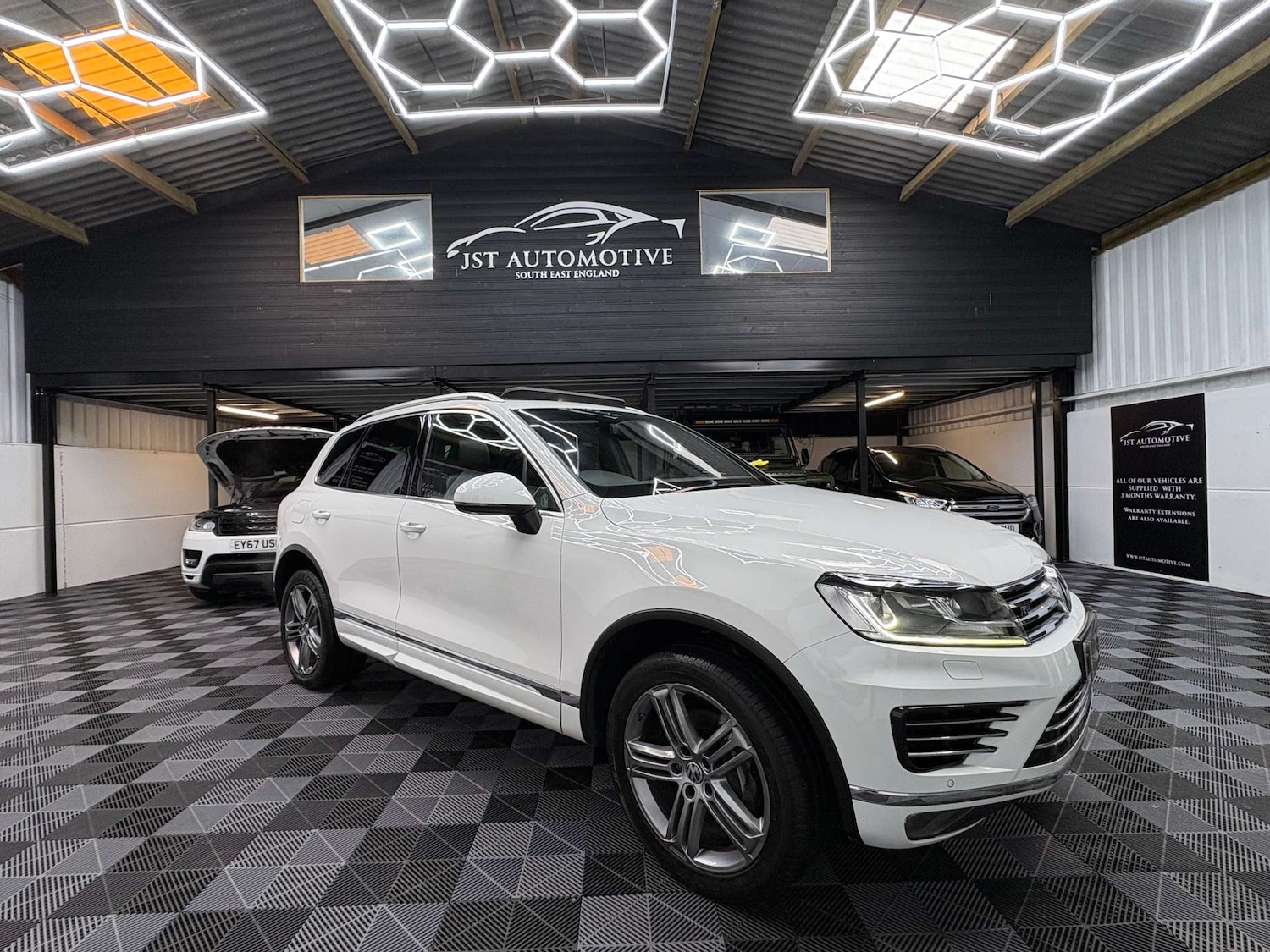 Used Volkswagen Touareg 2016 for sale - 77836378: Photo 4