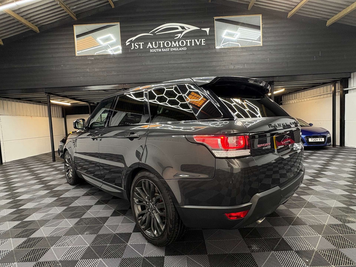 Used Land Rover Range Rover Sport 2017 for sale - 76391881: Photo 11