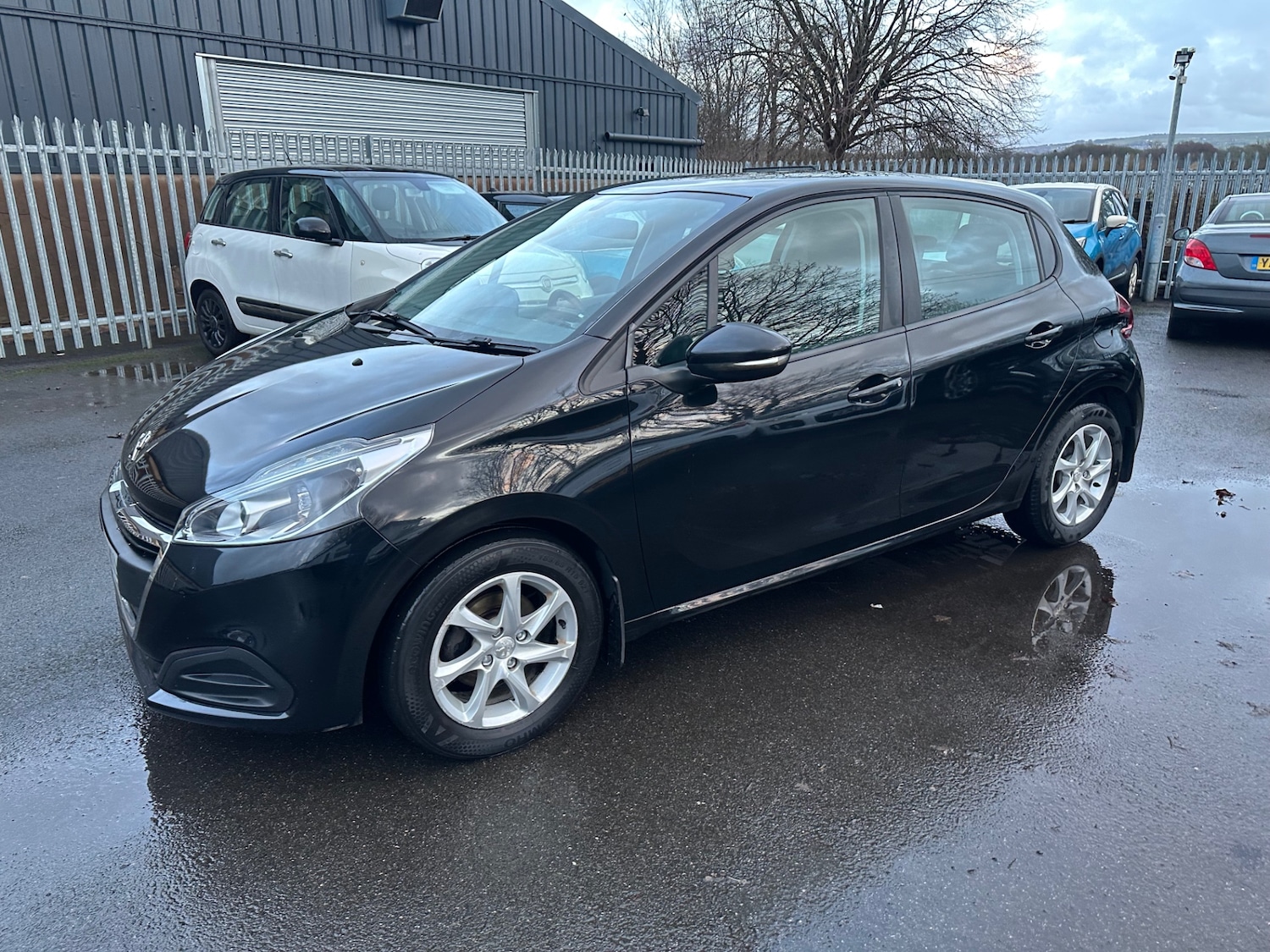 Used Peugeot 208 2016 for sale - 77736975: Photo 4